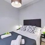 Апартаменты Xpce Merced Square - Picasso *